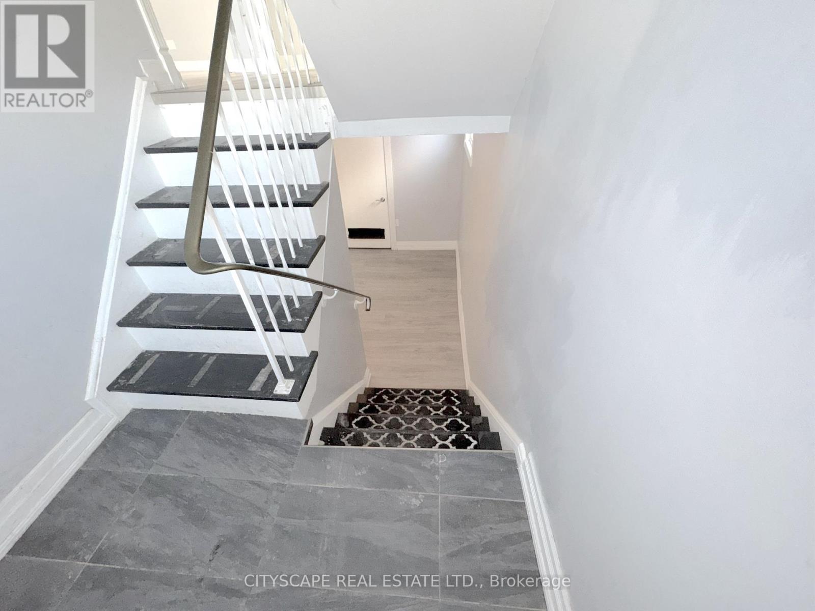 350 VANCOUVER CRESCENT