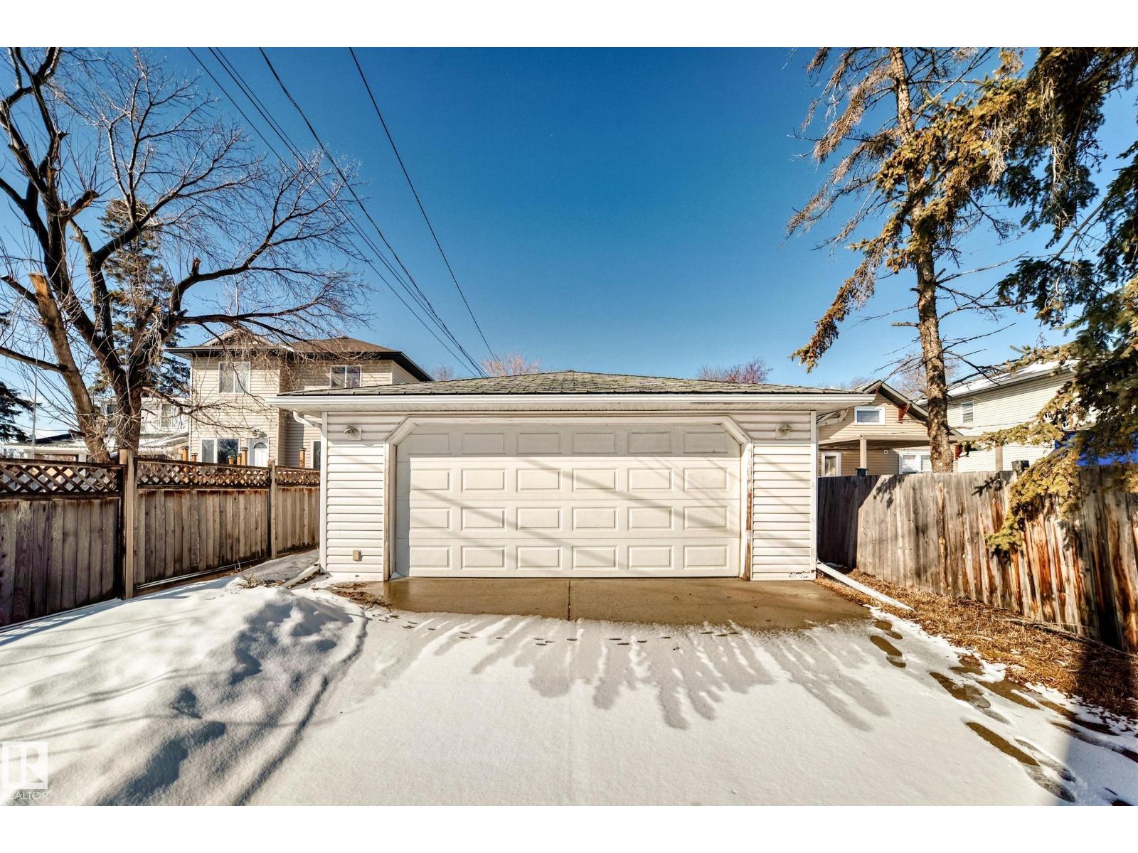 11913 80 ST NW