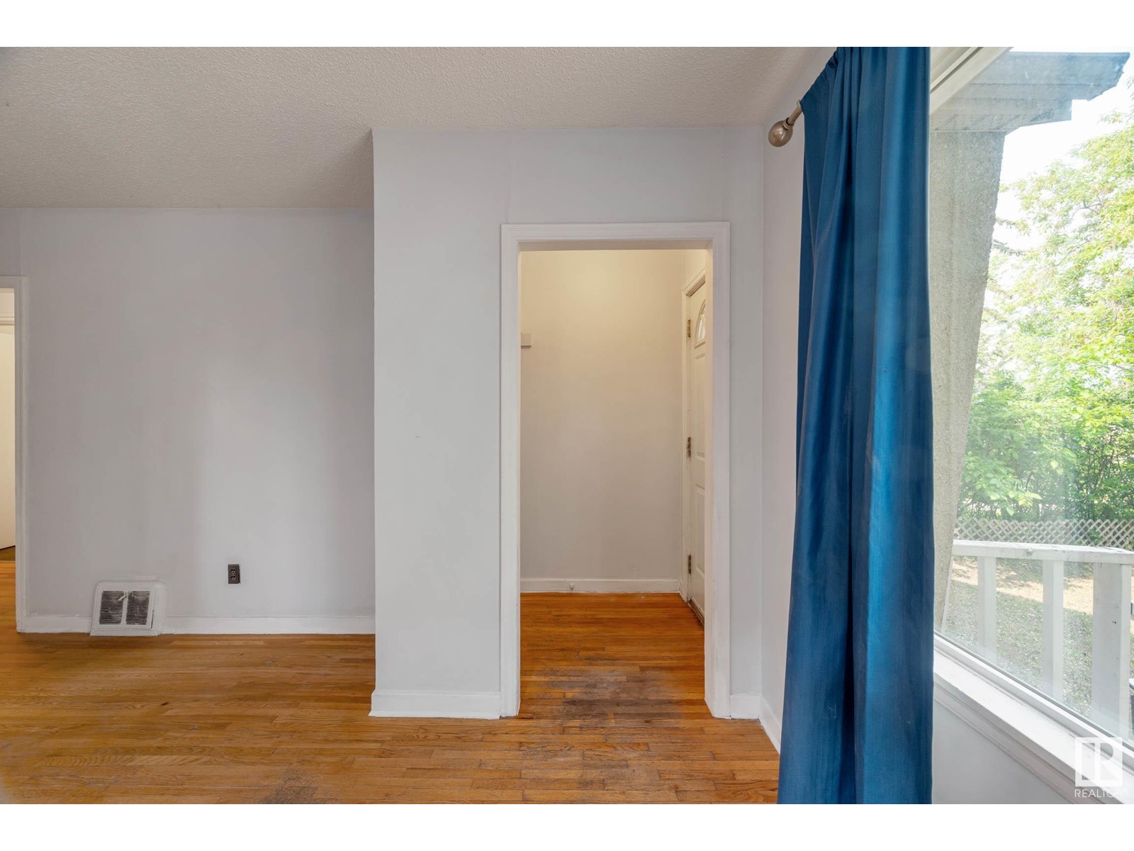 12018 122 ST NW