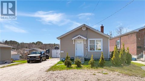 93 Logan Avenue Sudbury ON P3C3E3