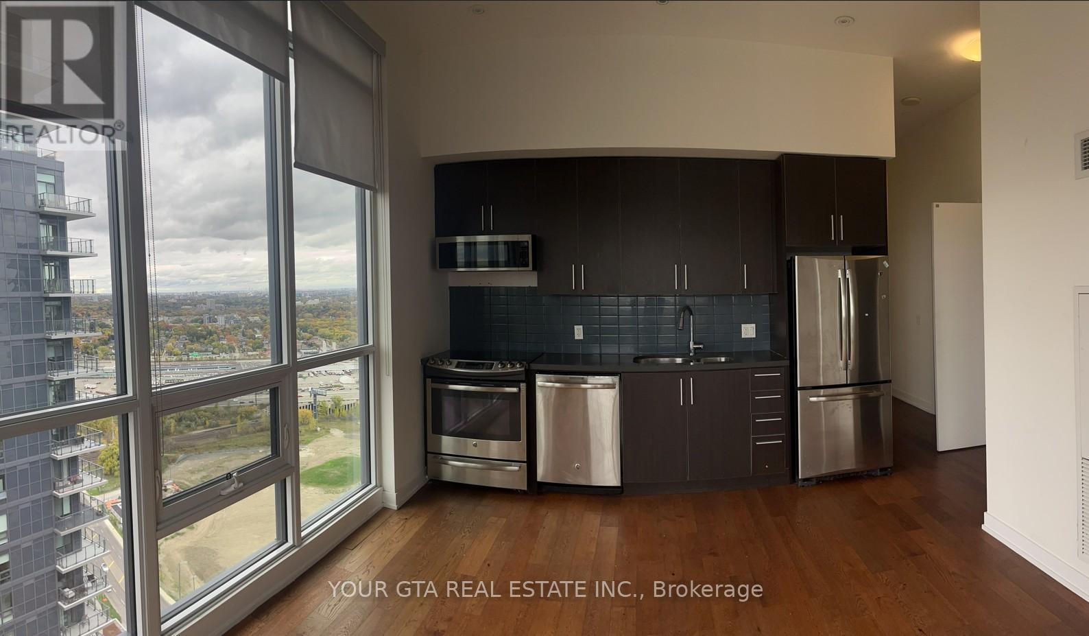 PH05 - 2212 LAKE SHORE BLVD W BOULEVARD