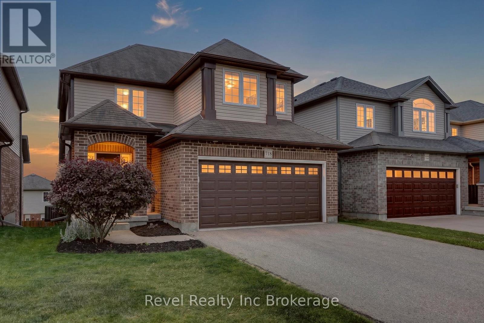 718 FRONTENAC CRESCENT