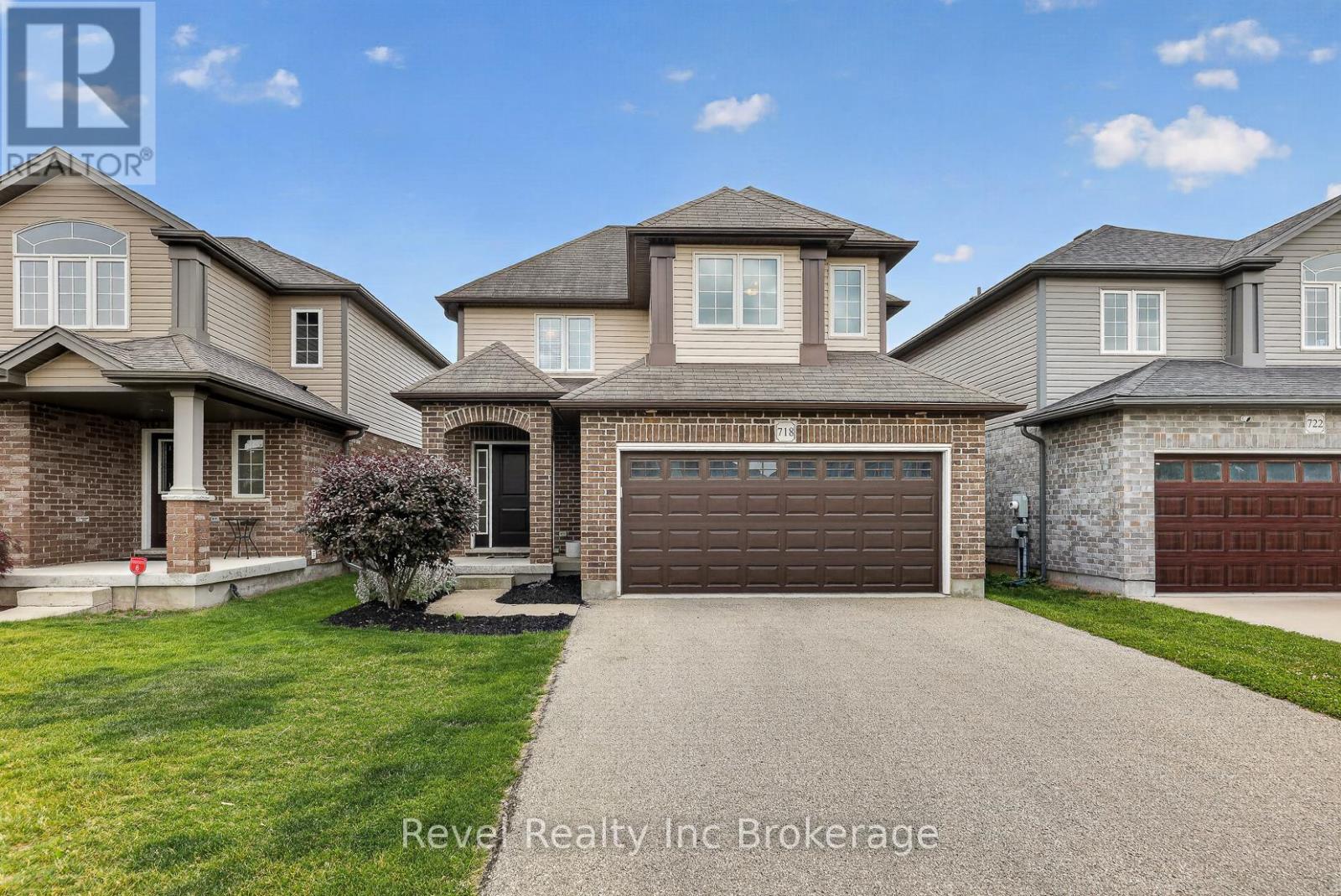 718 FRONTENAC CRESCENT