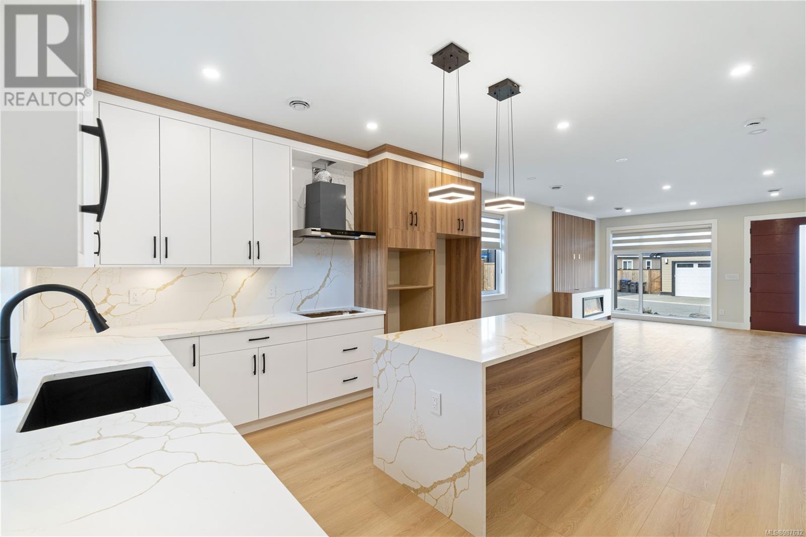 637 Buttonwood Lane