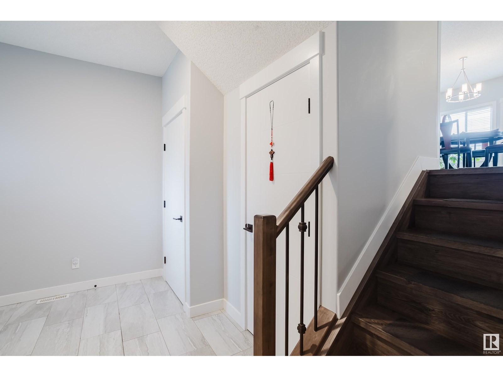 8147 226 ST NW