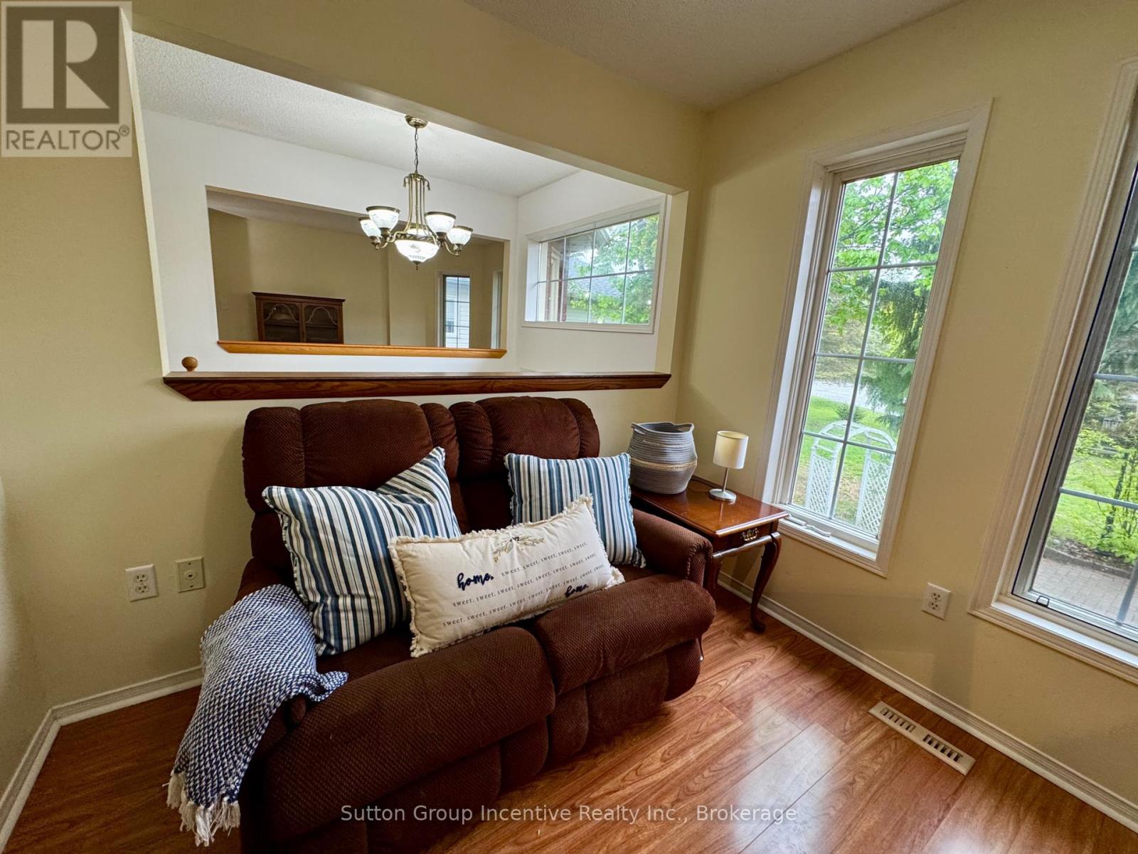 4 BUSH CRESCENT