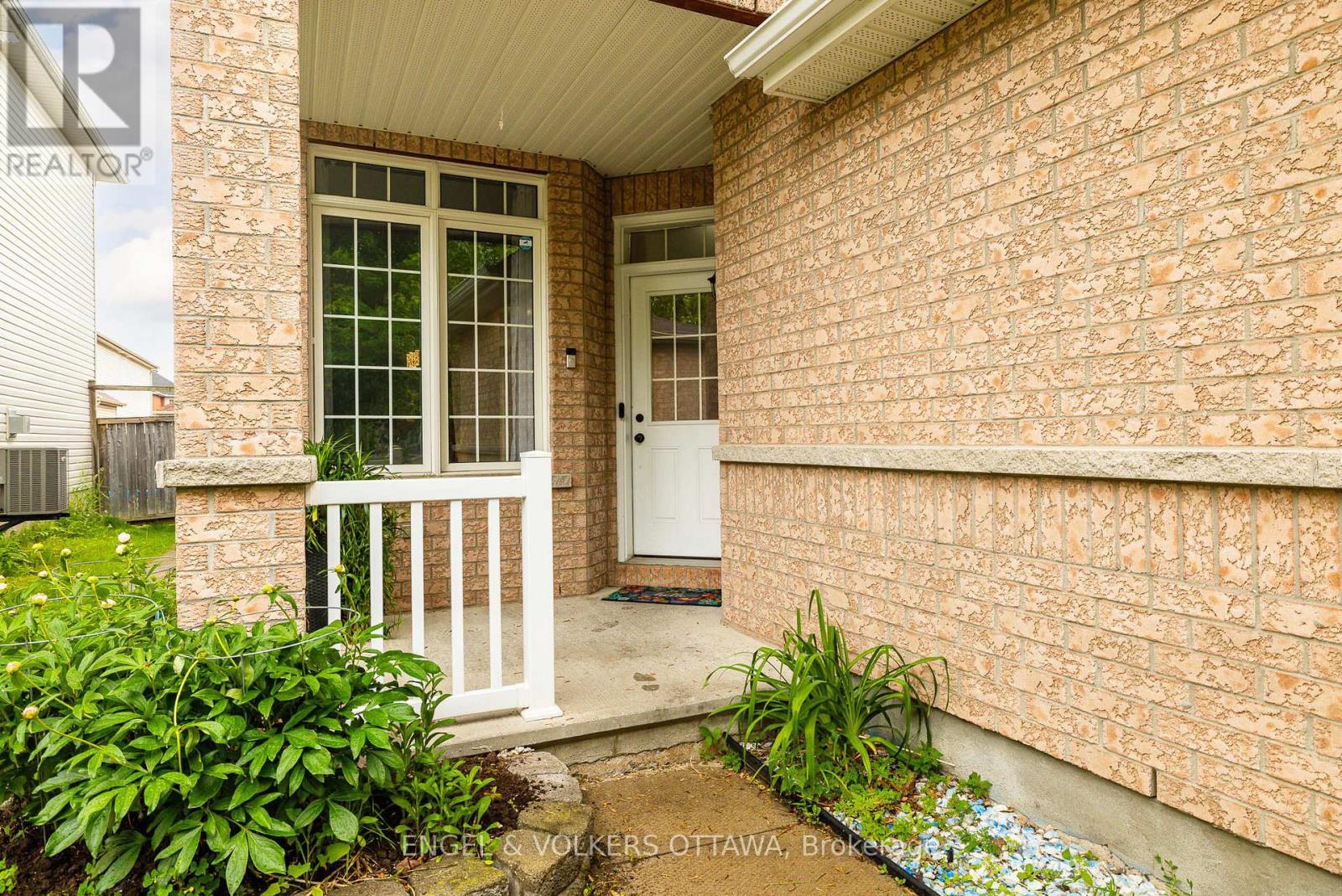 166 MACARA CRESCENT