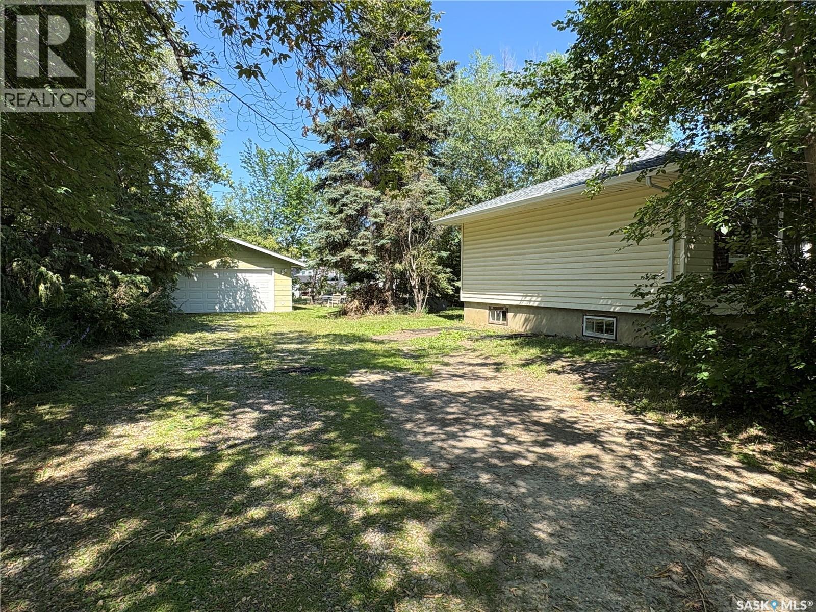 16 29th STREET E