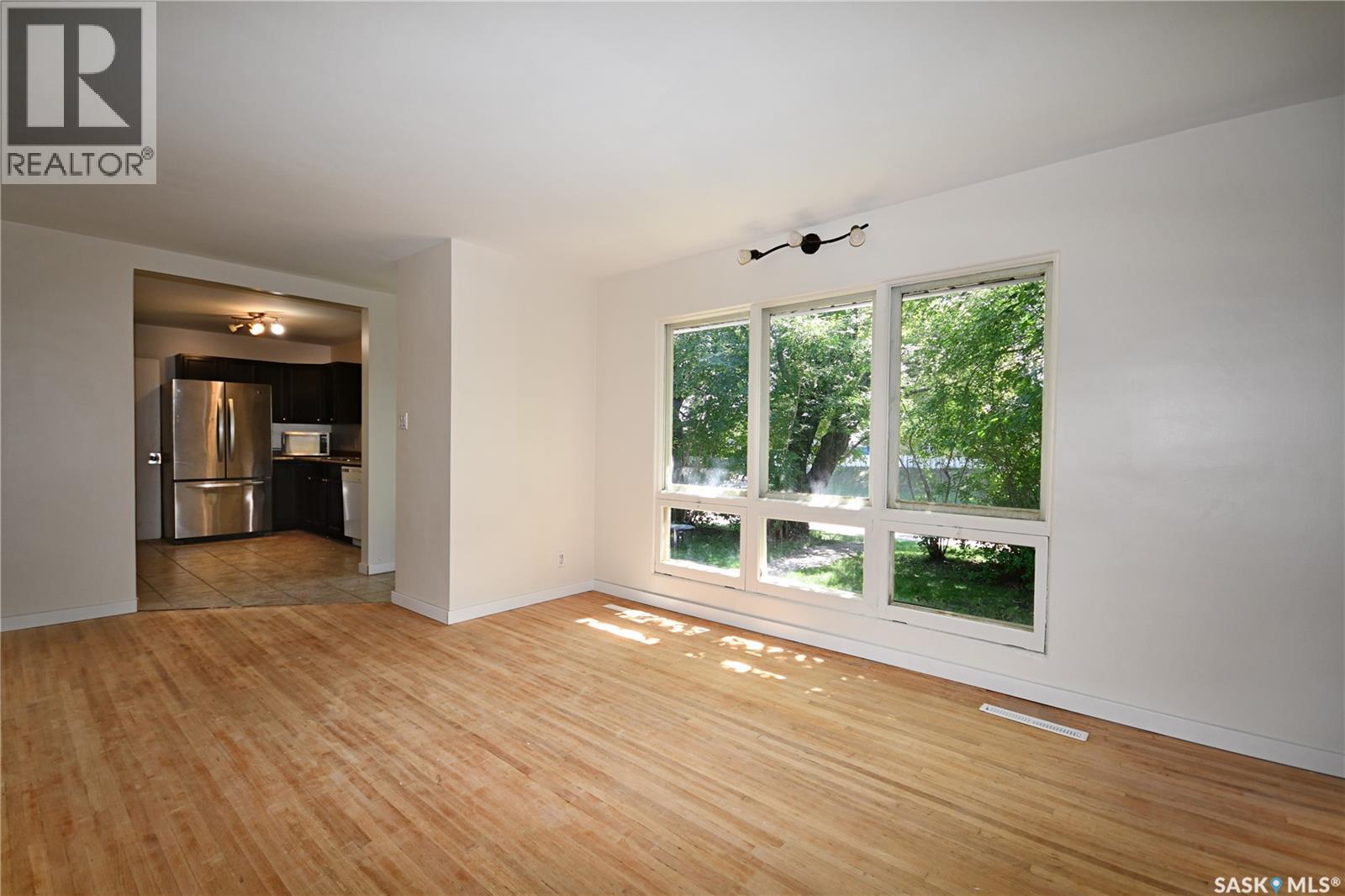 16 29th STREET E