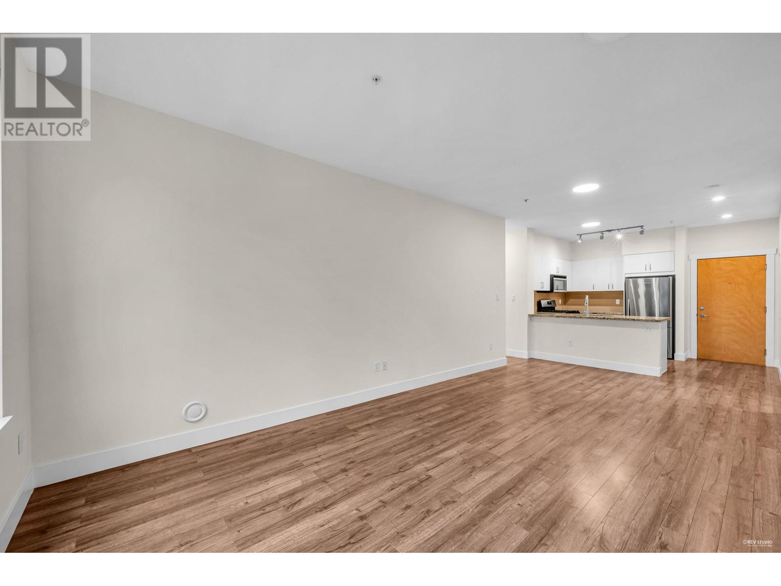 313 2601 WHITELEY COURT