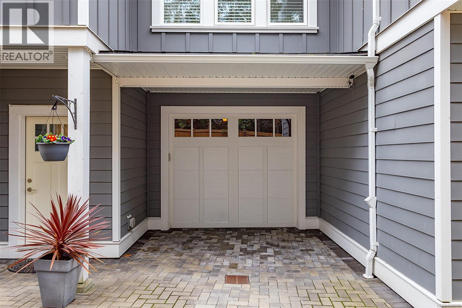 1 10529 McDonald Park Rd