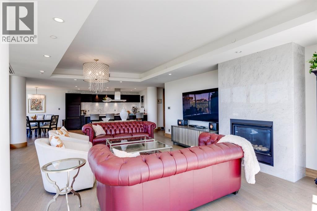 811, 738 1 Avenue SW