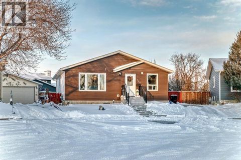 131 Huntstrom Drive NE Calgary AB T2K5V6