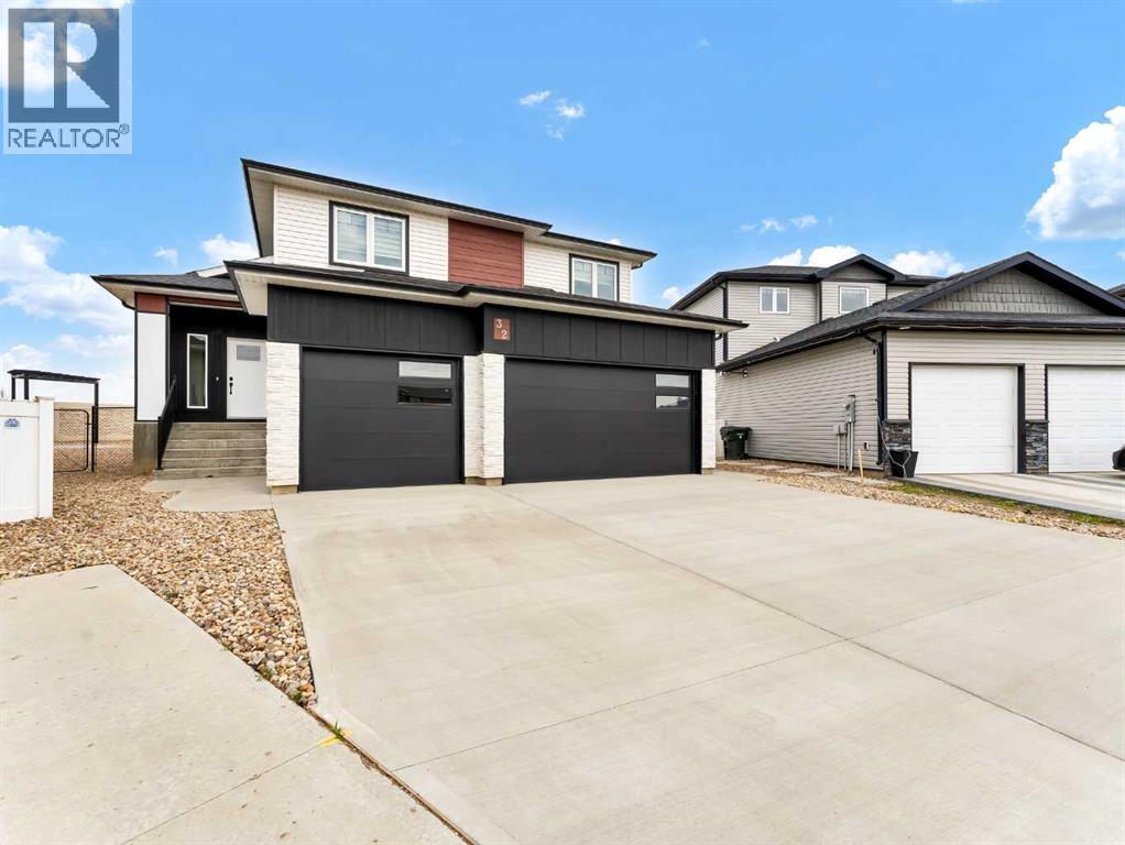 Photo 1 of 50 — 32 Somerside Way SE, Medicine Hat, AB T1B0M1