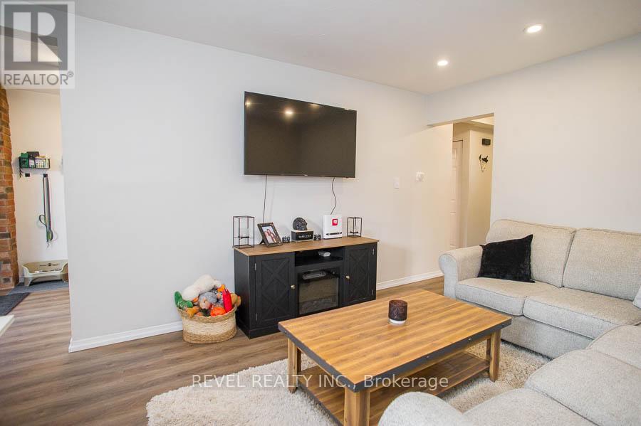 52 - 273 ELGIN STREET