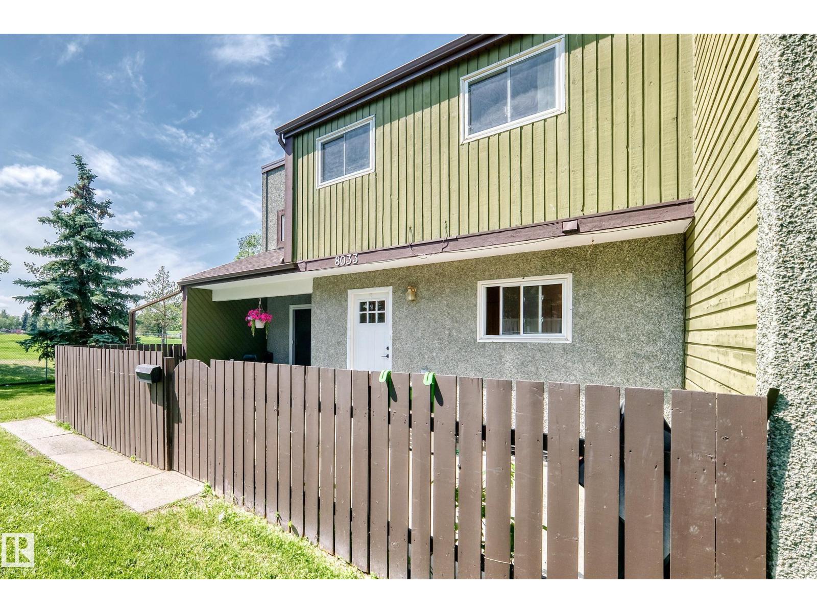 8033 27 AV NW