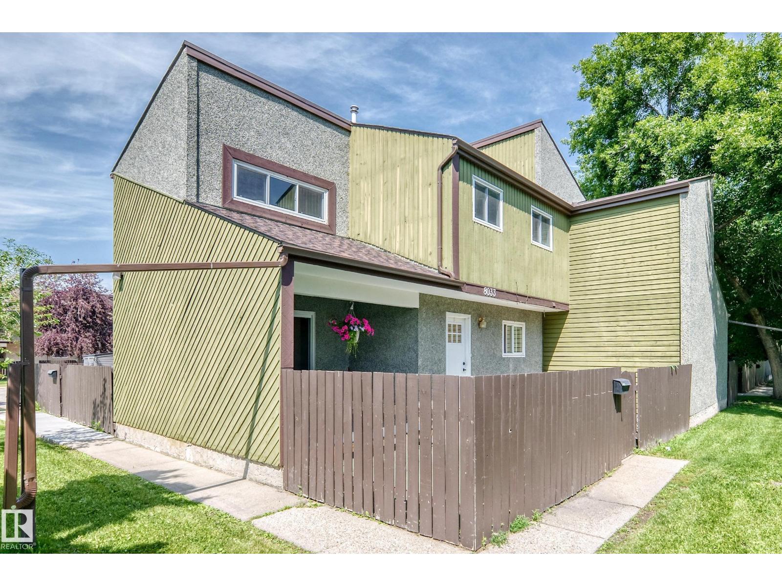 8033 27 AV NW