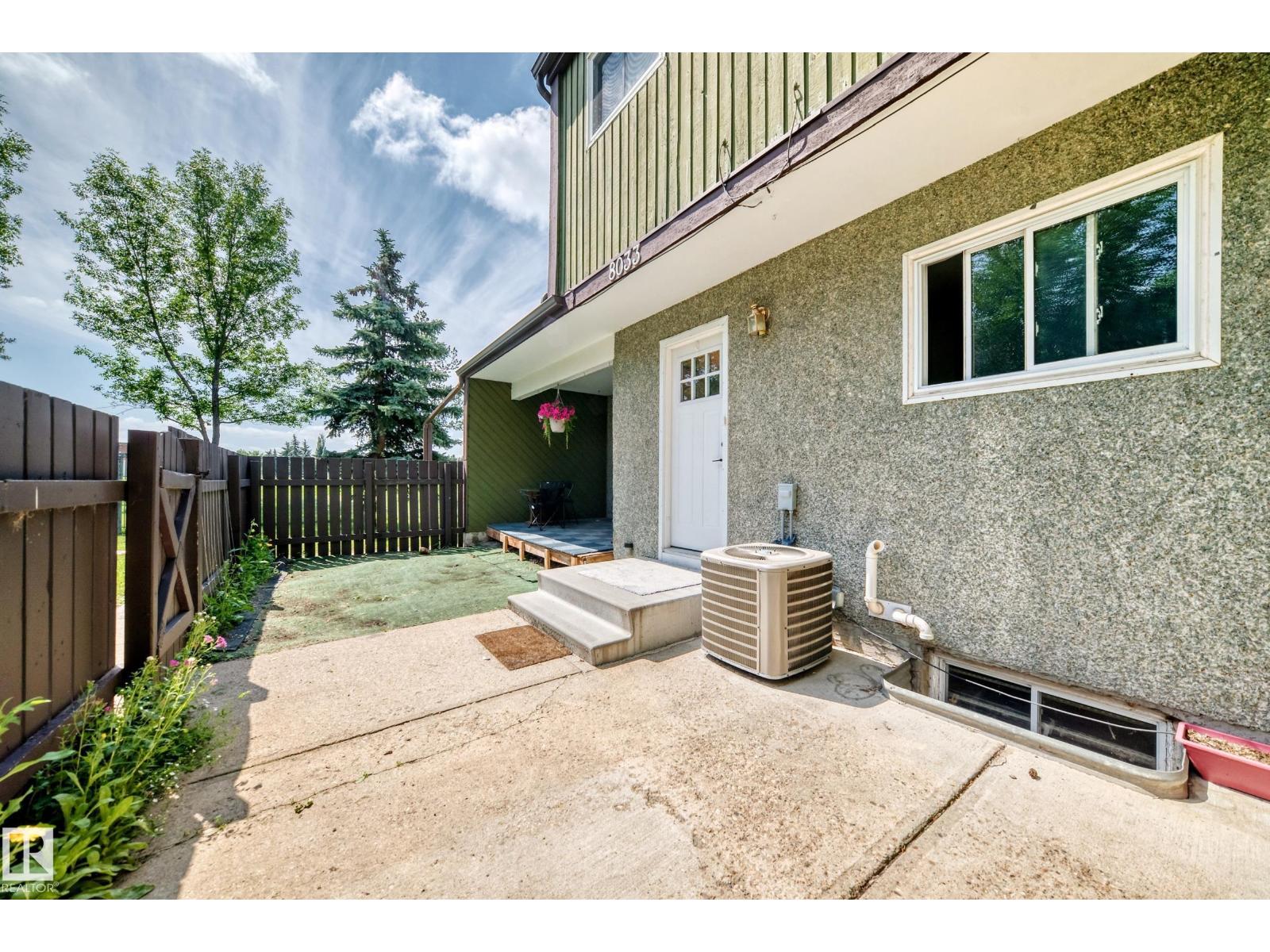8033 27 AV NW