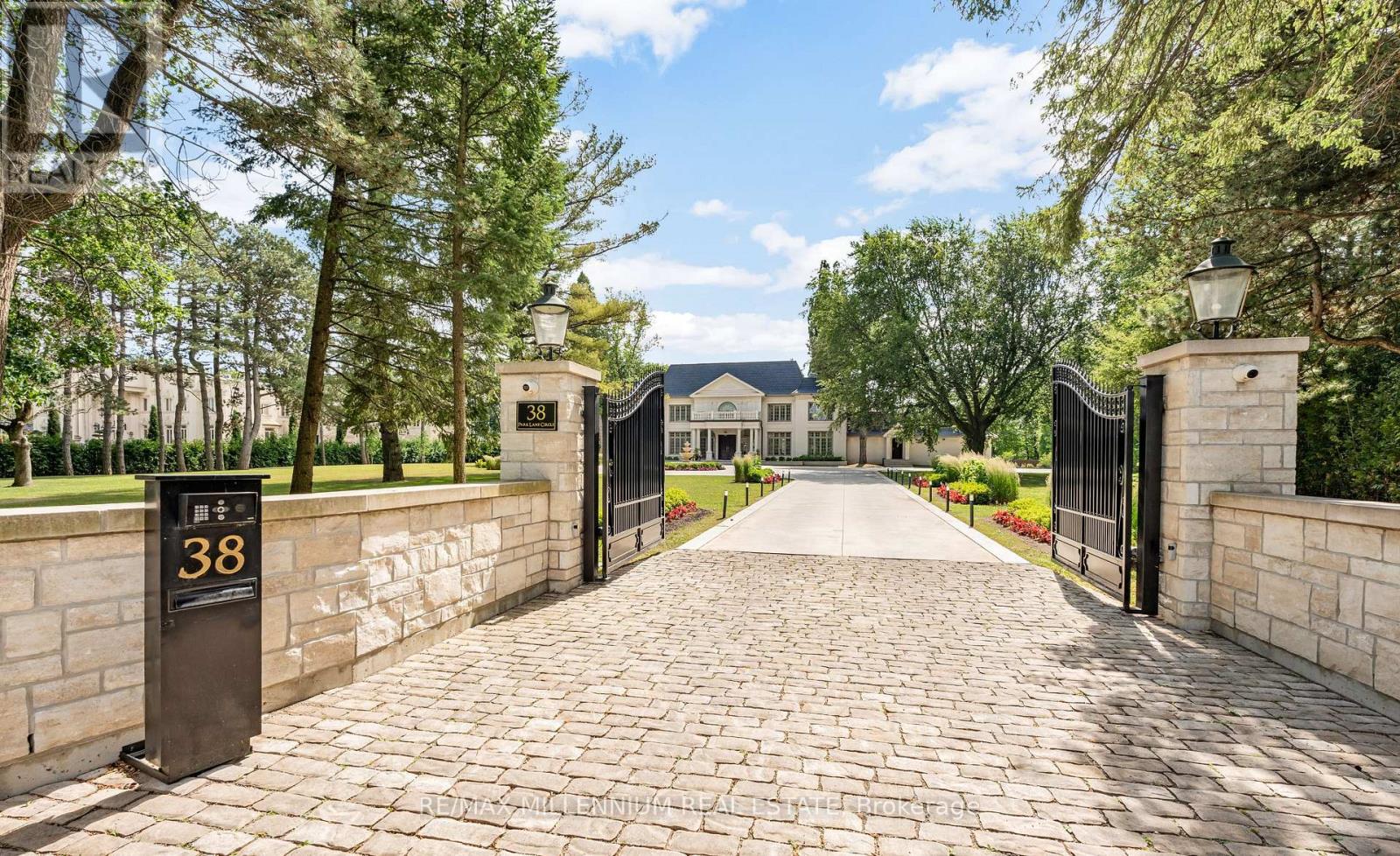38 PARK LANE CIRCLE