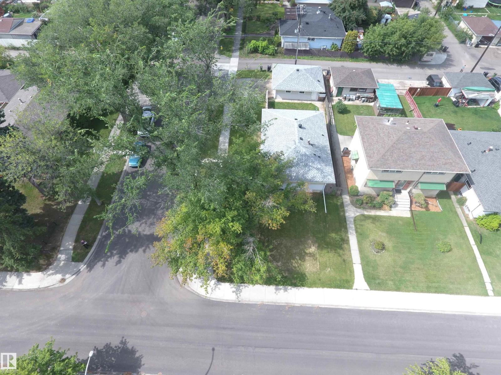 7504 77 AV NW
