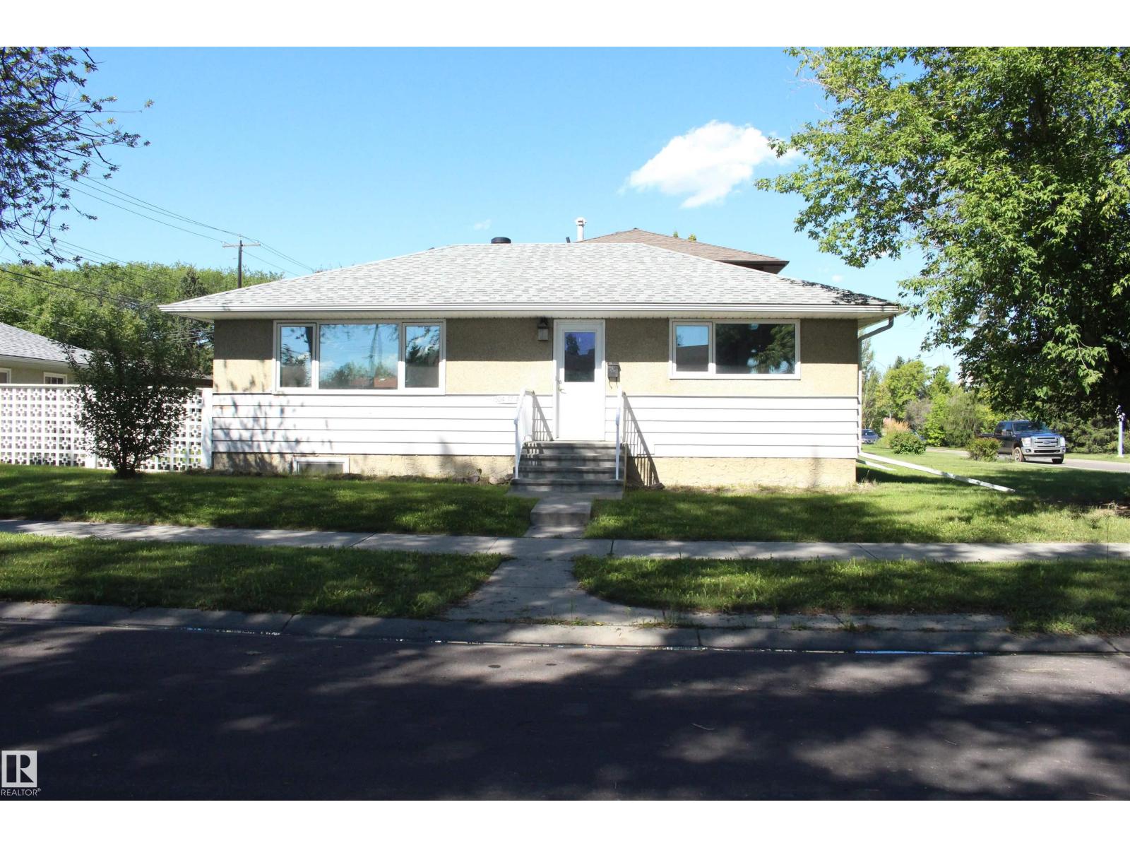 7504 77 AV NW