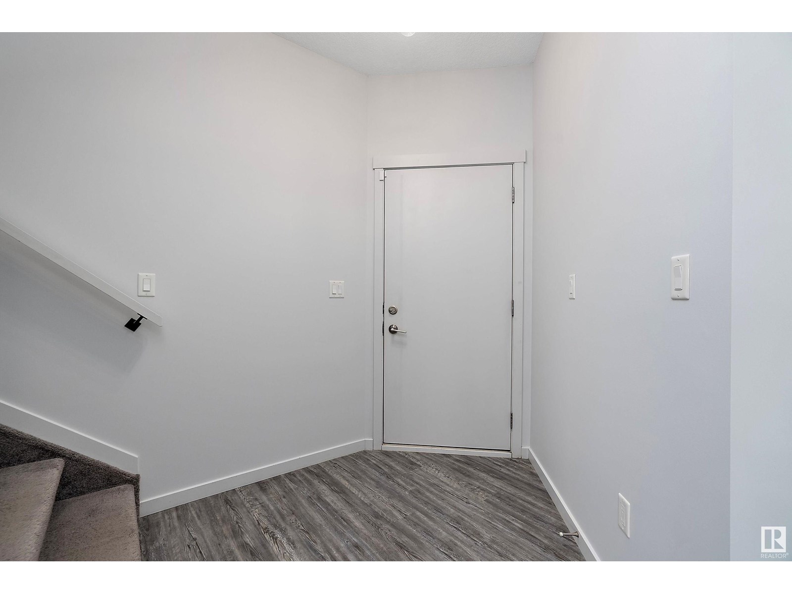 #20 50 EDINBURGH CRT