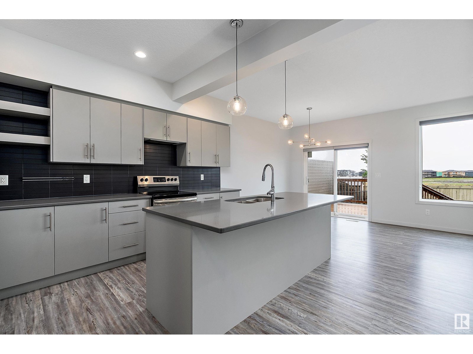 #20 50 EDINBURGH CRT