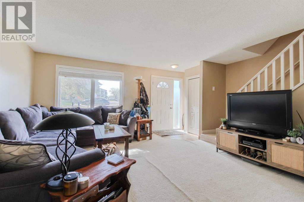 17, 275 Columbia Boulevard W
