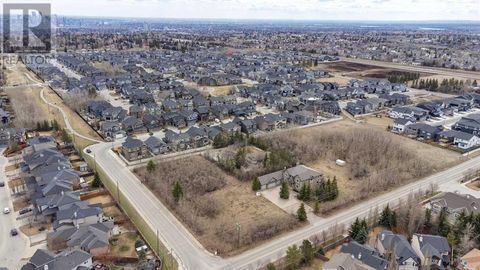 1010 77 Street SW Calgary AB T3H4C3