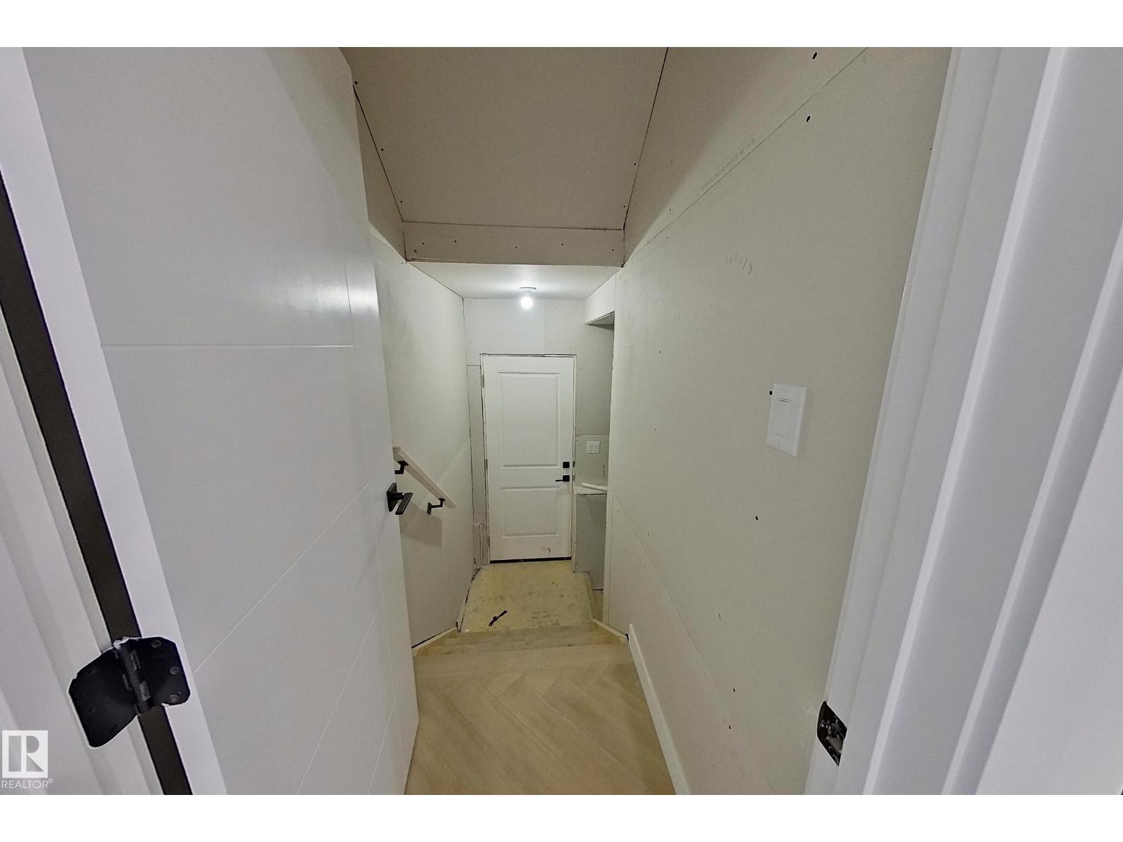 8425 MAYDAY LINK LI SW