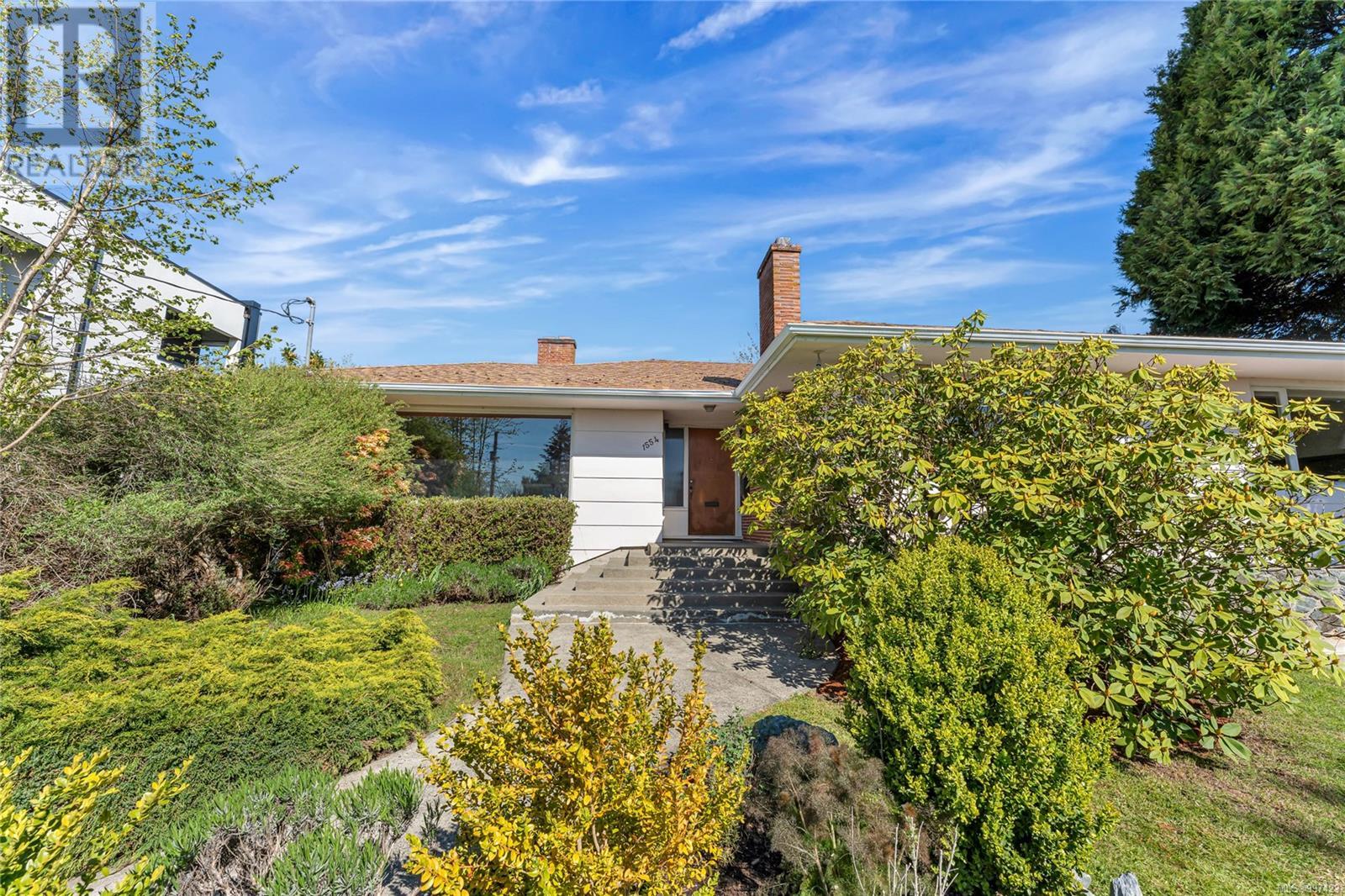 1554 Montgomery Ave