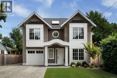 2639 Victor St Victoria BC V8R4E3