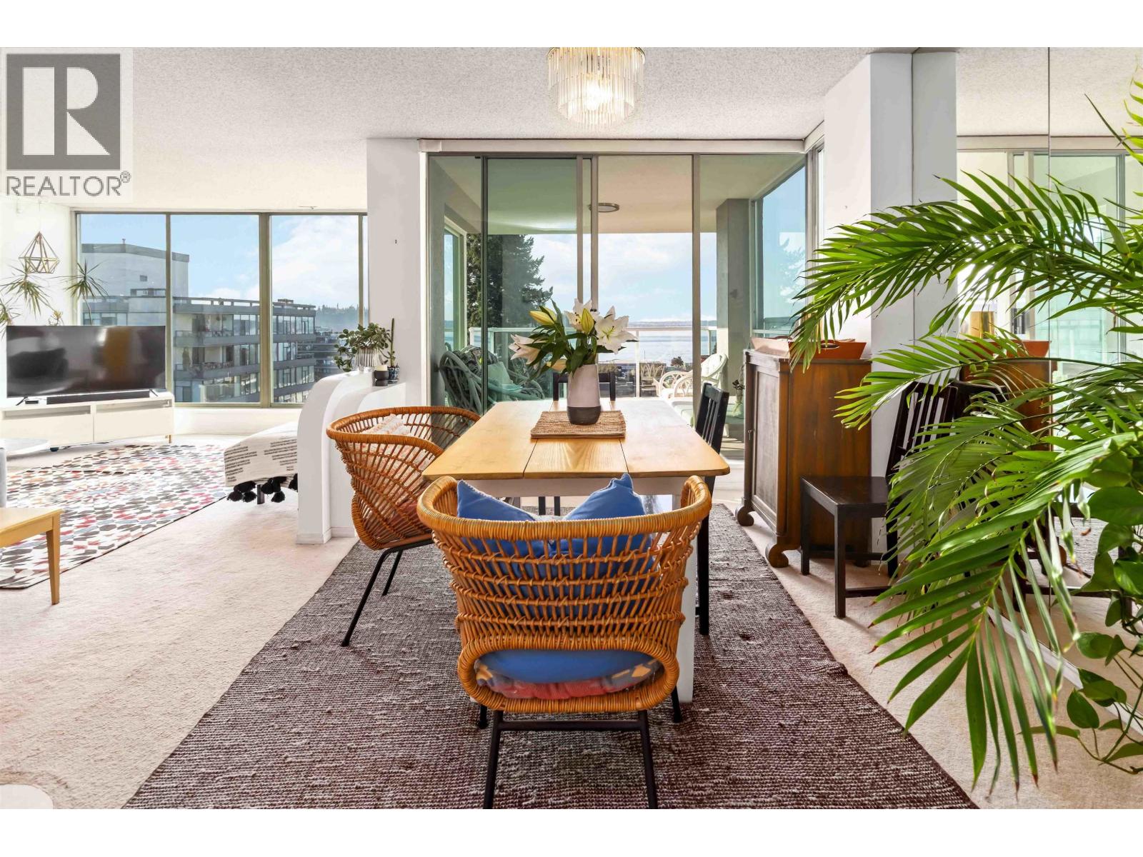 802 1455 DUCHESS AVENUE