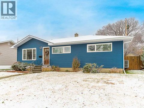 5927 Thornton Road NW Calgary AB T2K3C3