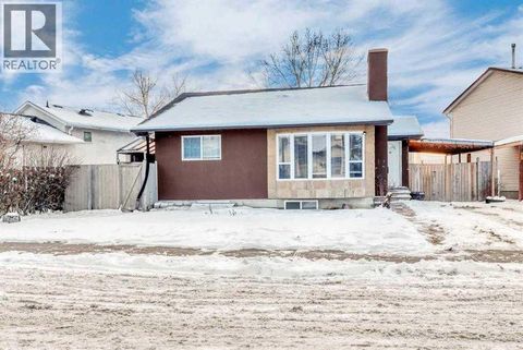 19 Castlepark Way NE Calgary AB T3J1R7