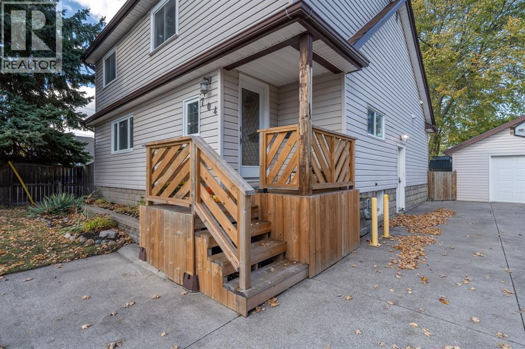 704 Wellington STREET