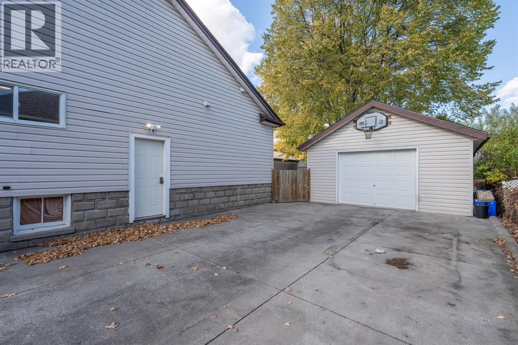 704 Wellington STREET