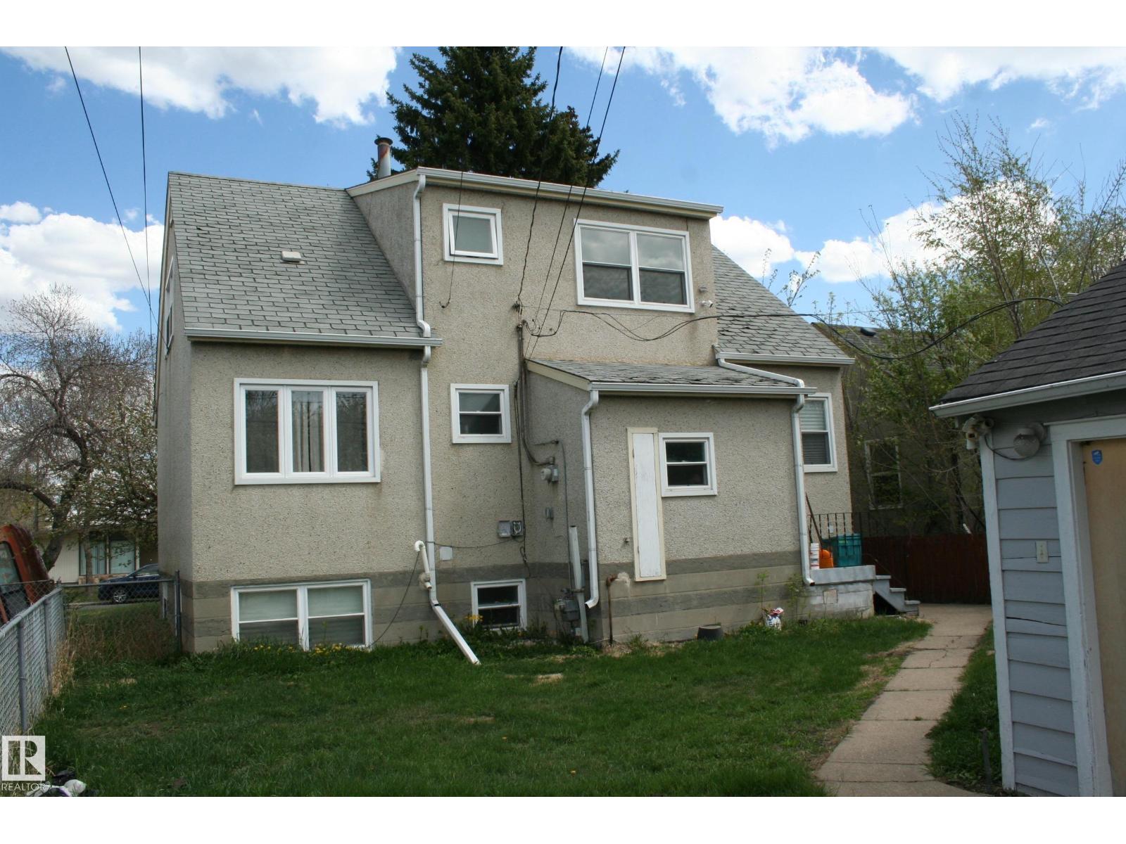 12436 75 ST NW