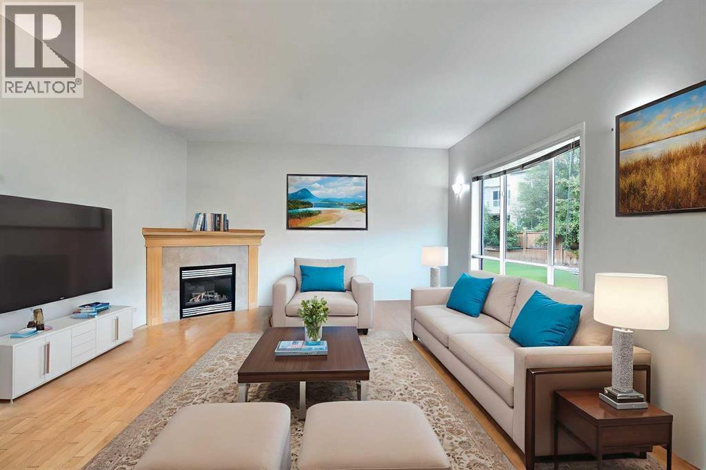 521 Rocky Ridge View NW