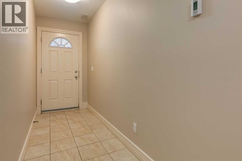 7, 172 Rockyledge View NW