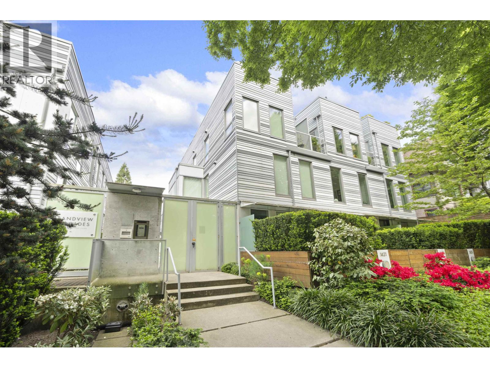 10 1419 E 1ST AVENUE