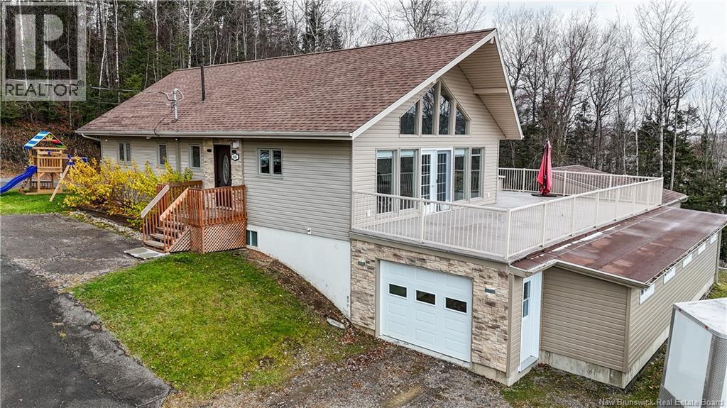 Photo 1 of 49 — 646 Davis Street, Grand-Sault/Grand Falls, NB E3Z1B8