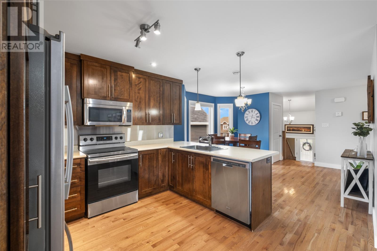 16 Blue Jay Place