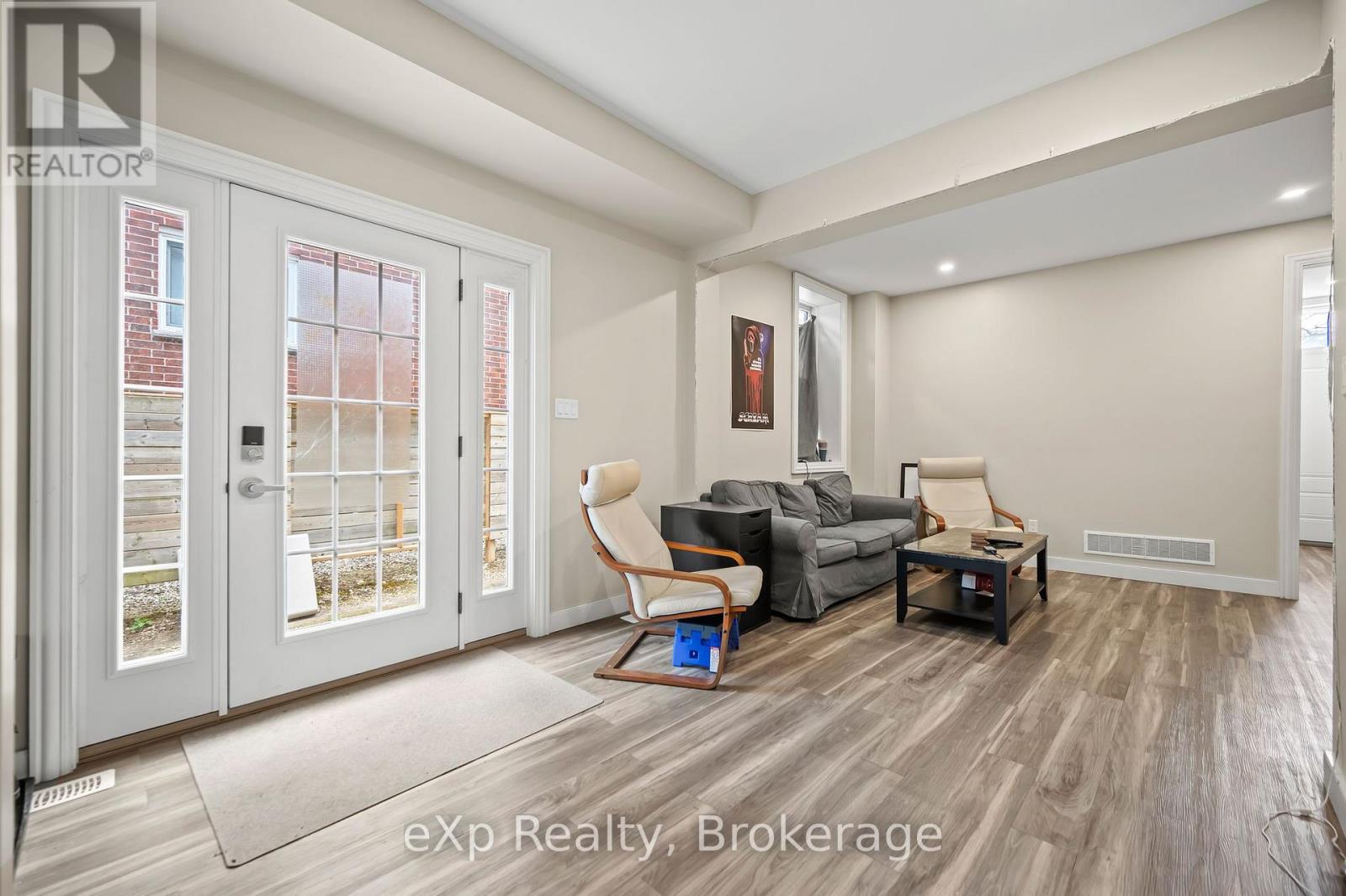 51 COLLEGE AVENUE W