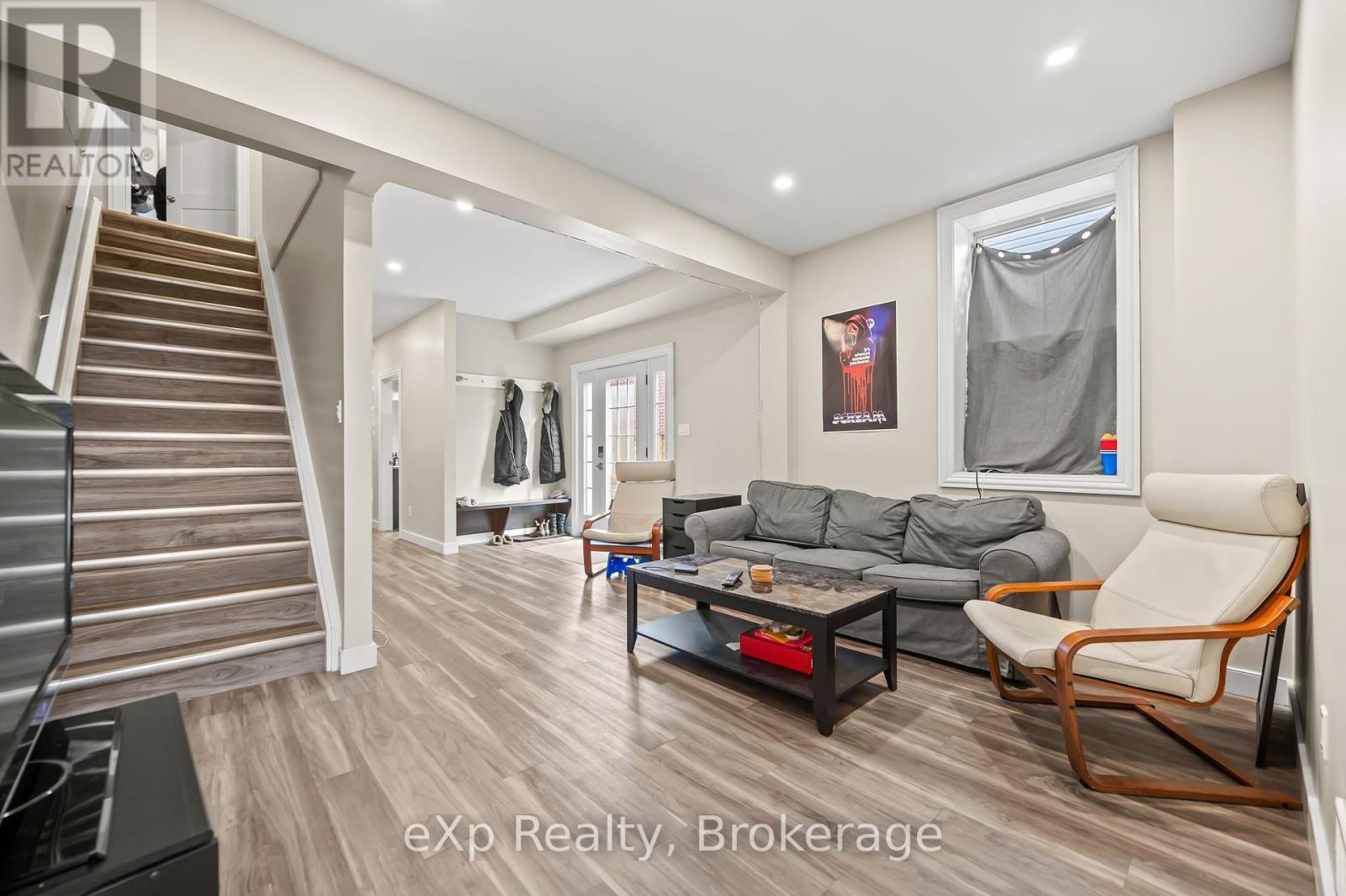 51 COLLEGE AVENUE W