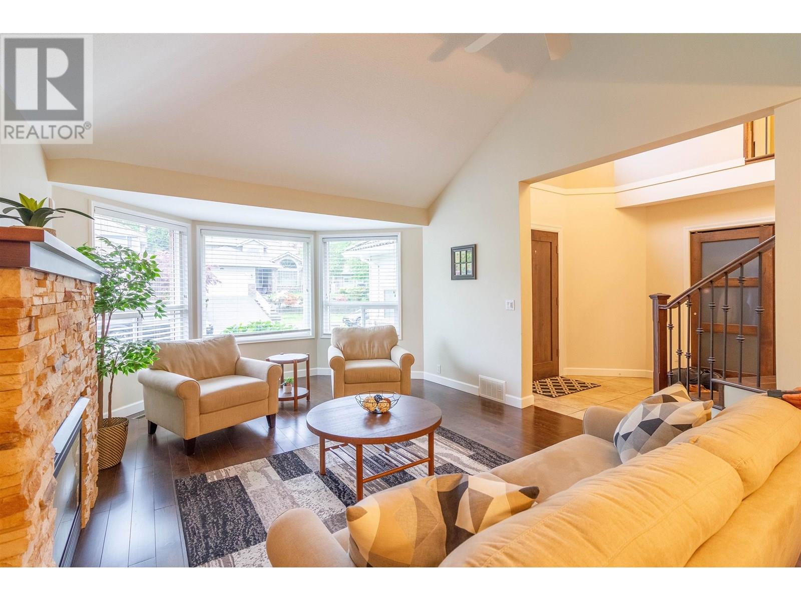 1872 WALNUT CRESCENT