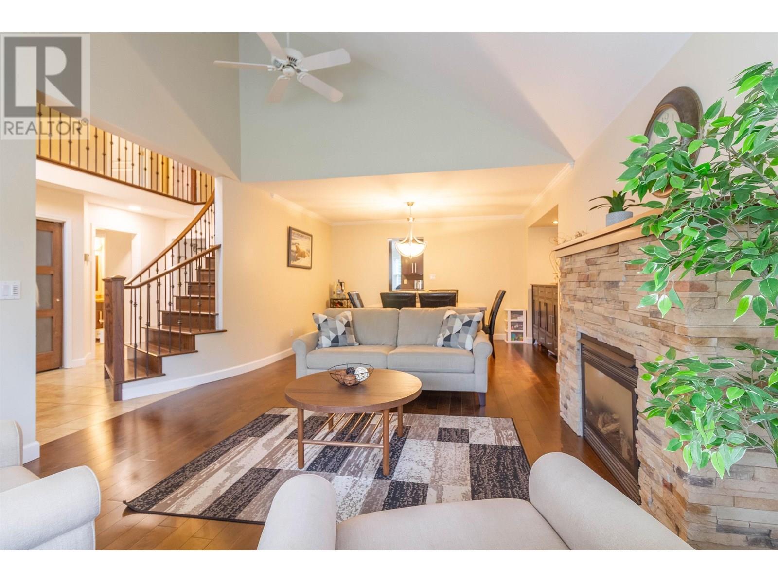 1872 WALNUT CRESCENT