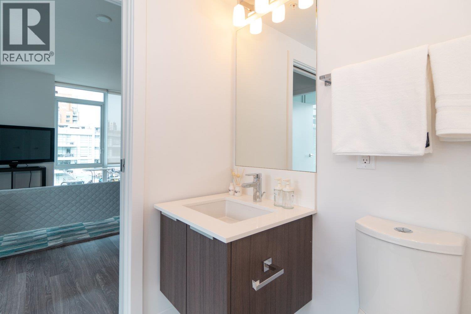 1802 1283 HOWE STREET