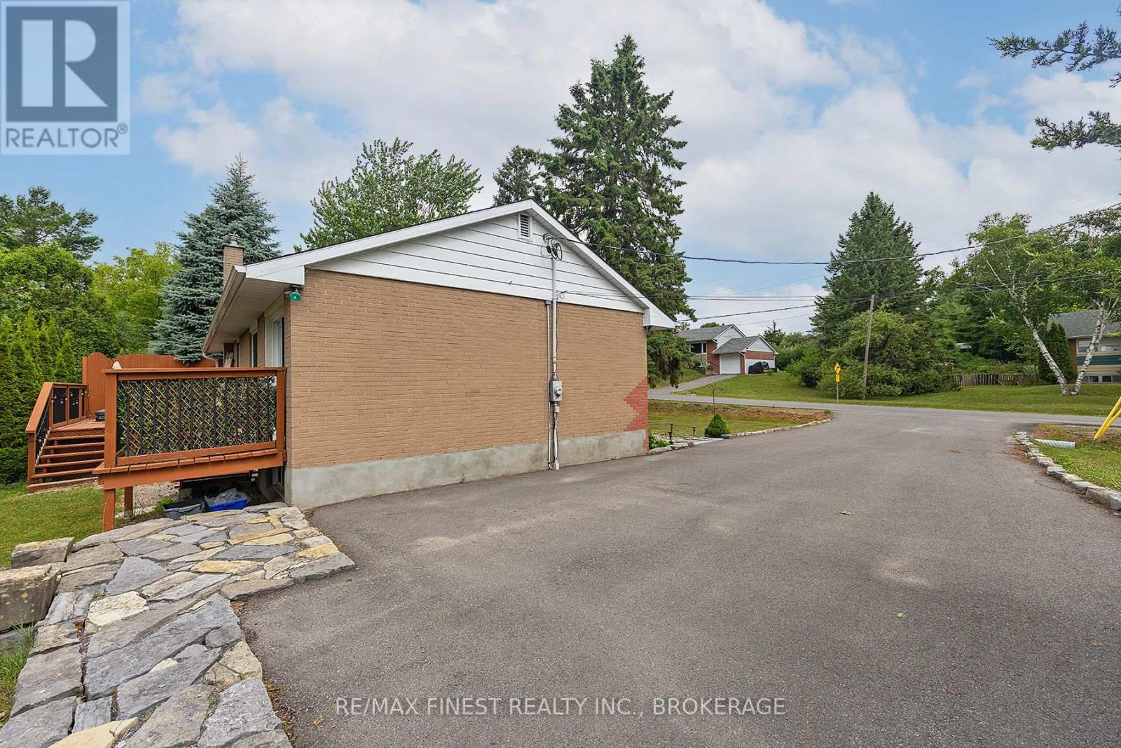 1429 AVONDALE CRESCENT