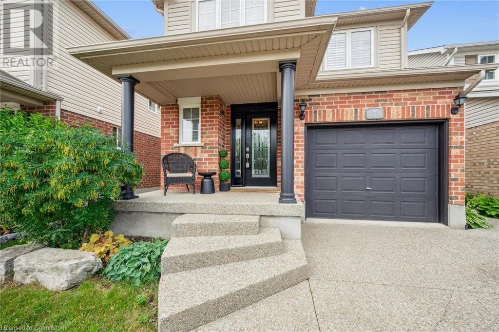 457 BEAUMONT Crescent